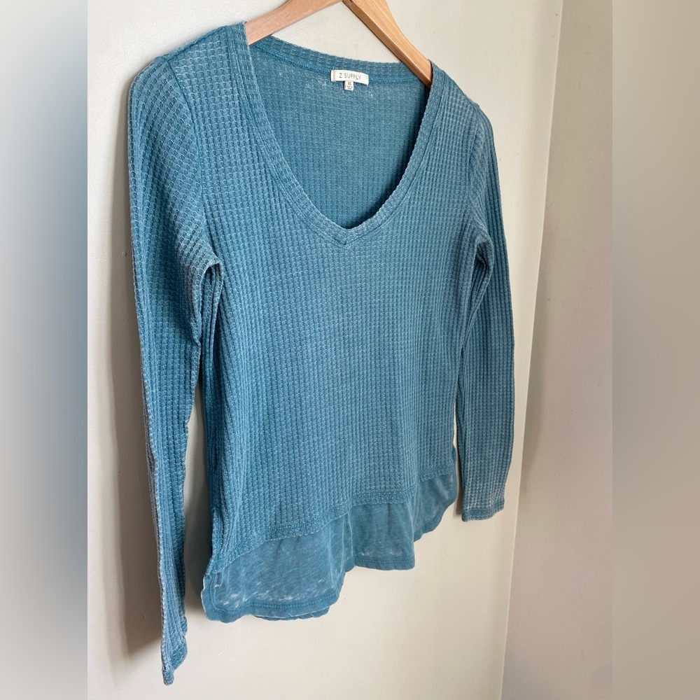 Z Supply V Neck Long Sleeve Distressed Blue Waffle Shirt Size XS Boho Casual - Picture 3 of 10